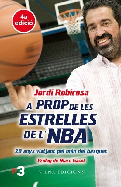 A PROP DE LES ESTRELLES DE L,NBA. 20 ANYS VIATJANT PEL MON DEL BASQUET | 9788483305676 | ROBIROSA,JORDI