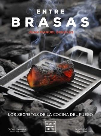 ENTRE BRASAS. LOS SECRETOS DE LA COCINA DEL FUEGO | 9788408183327 | CELADA, EVA/BENAYAS, JUAN MANUEL/HERNáNDEZ, ALICIA